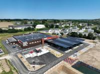 L'Intermarché Super livré avec ses ombrières photovoltaïques